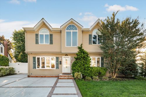 1622 Carla Ln, East Meadow, NY, 11554-4713 | Card Image