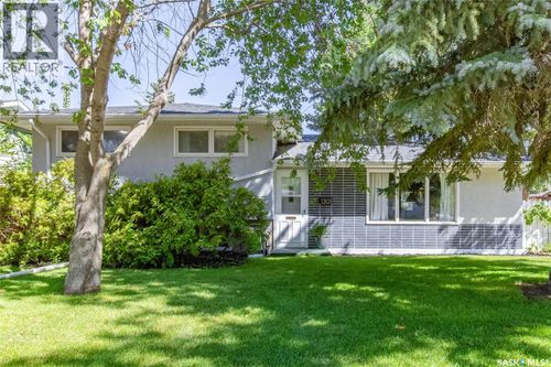 1301 Queen Cres, Moose Jaw, SK, S6H3G5 | Card Image