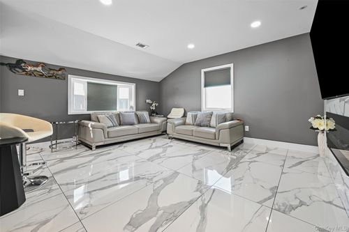 4185 Harriet Rd, Bethpage, NY, 11714-6212 | Card Image