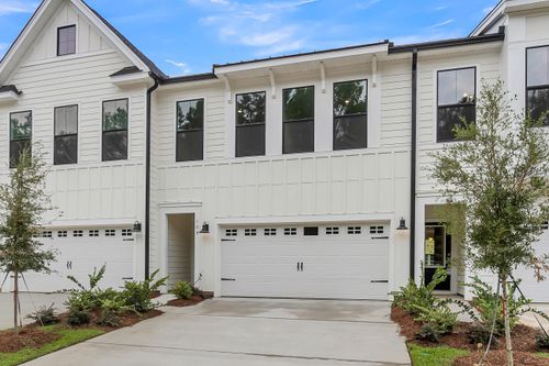 108 Dahlberg St, Summerville, SC, 29483-8992 | Card Image