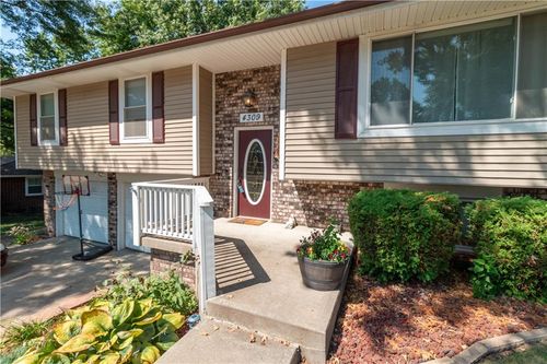 4309 S Stonecrest Cir, Saint Joseph, MO, 64506-3128 | Card Image