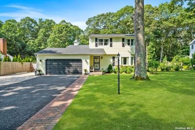 24 Maplewood Drive, House other with 3 bedrooms, 2 bathrooms and null parking in Bellport Village NY | Image 1