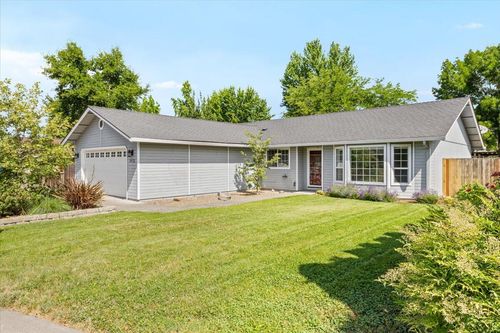 3073 Ruby Dr, Medford, OR, 97504-3633 | Card Image