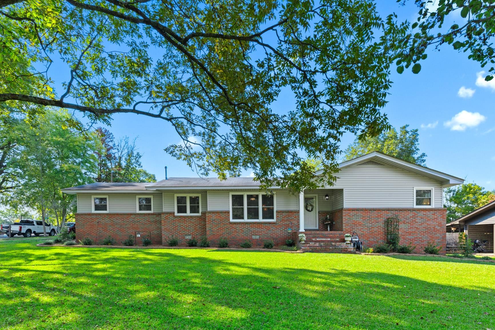 8th Ct, Cullman, AL 35055