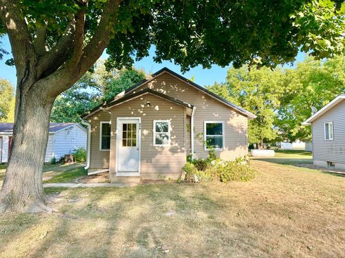 606 Woodland Ave, Riceville, IA, 50466-7504 | Card Image