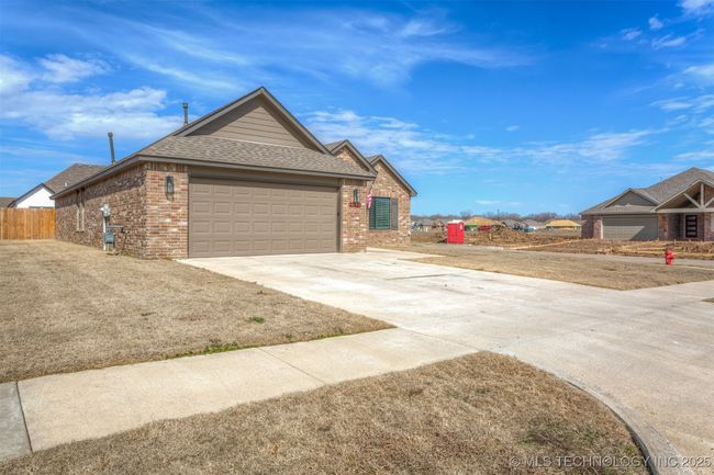 27623 109 Th St, House other with 3 bedrooms, 2 bathrooms and null parking in Coweta OK | Image 5