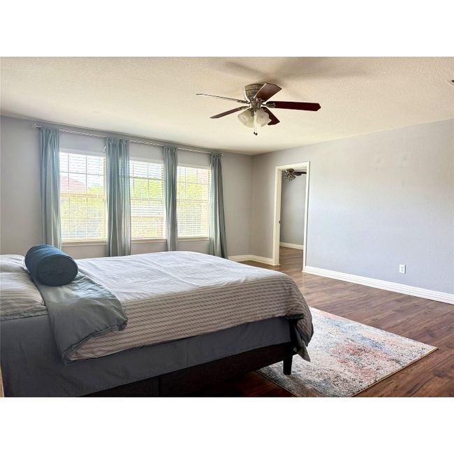 Primary bedroom picture three | Image 29