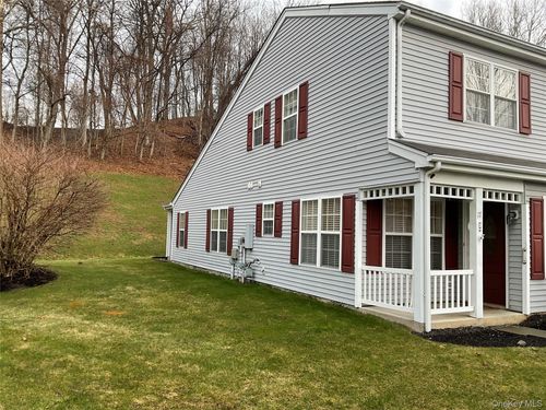 17 Tall Tree Ln, Poughkeepsie, NY, 12601-7207 | Card Image