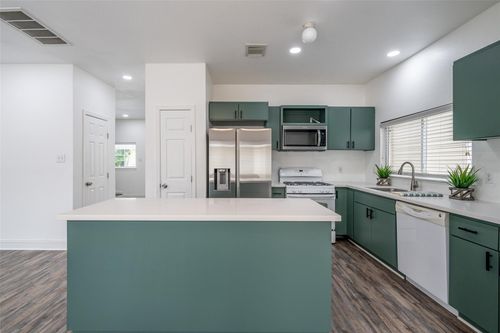 1665 Nichole Woods Dr, Houston, TX, 77047-4487 | Card Image