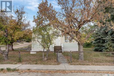 2 Tennant St, House other with 2 bedrooms, 1 bathrooms and null parking in Craven SK | Image 2