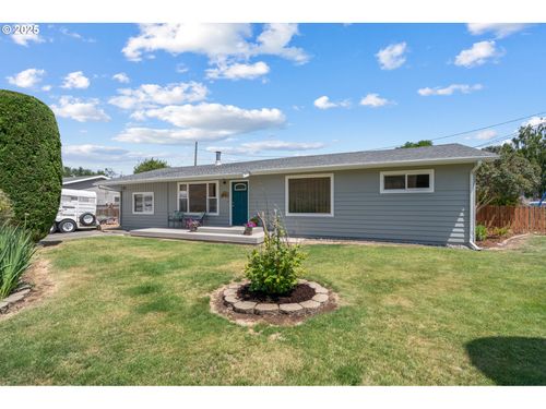 814 Sw 44th St, Pendleton, OR, 97801-3704 | Card Image
