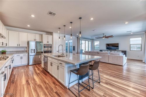 10291 Timberline Valley Ave, Las Vegas, NV, 89166-6573 | Card Image