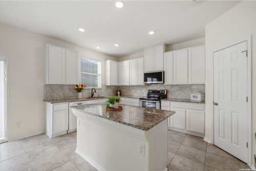 425 Landmark Fls, Cibolo, TX, 78108-4409 | Card Image