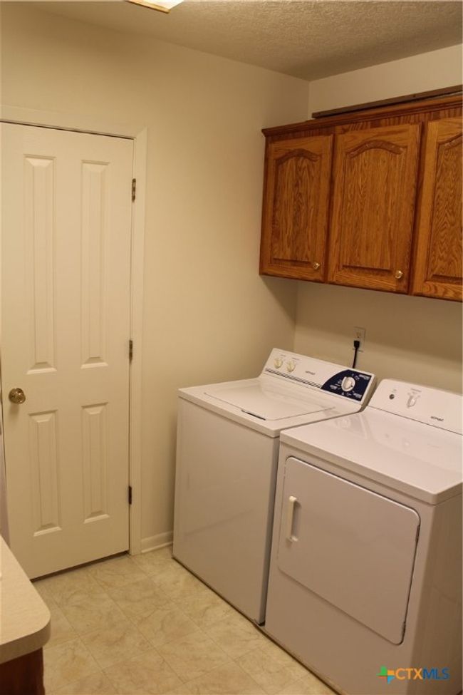 963 County Road 176, House other with 2 bedrooms, 3 bathrooms and null parking in Hallettsville TX | Image 10