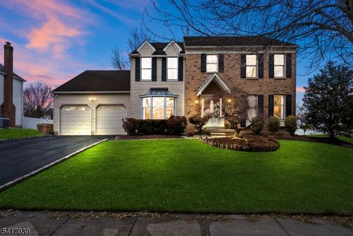 10 Gillian Dr, KENDALL PARK, NJ, 08824-1829 | Card Image