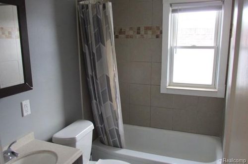 932 Detroit Ave, Lincoln Park, MI, 48146-2936 | Card Image