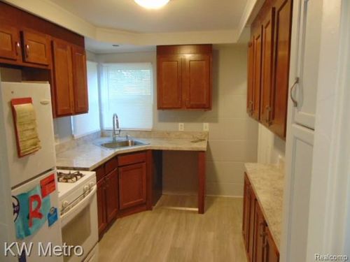 20601 Olympia, Redford, MI, 48240-1063 | Card Image
