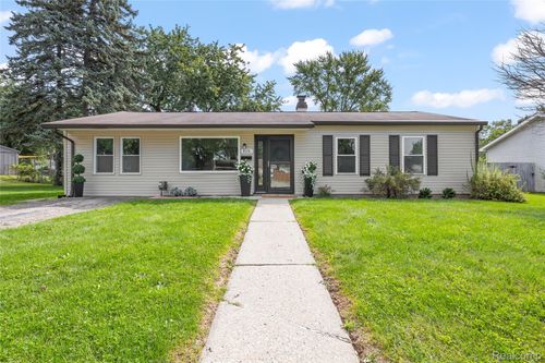6119 Marcy St, Brighton, MI, 48116-2110 | Card Image