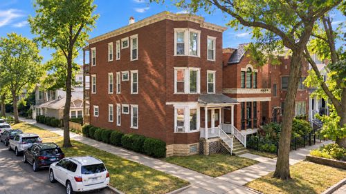 1535 W Grace Street, Chicago, IL, 60613 | Card Image