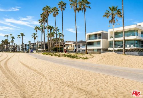 10a-10 27th Ave, Venice, CA, 90291-6334 | Card Image