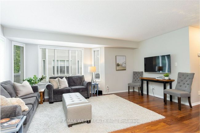 29 Sundial Crt, Condo with 4 bedrooms, 3 bathrooms and 1 parking in Collingwood ON | Image 4