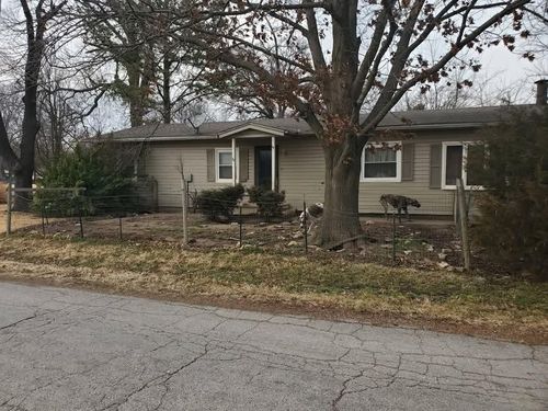 300 N Cayuga St, Frontenac, KS, 66763-2063 | Card Image