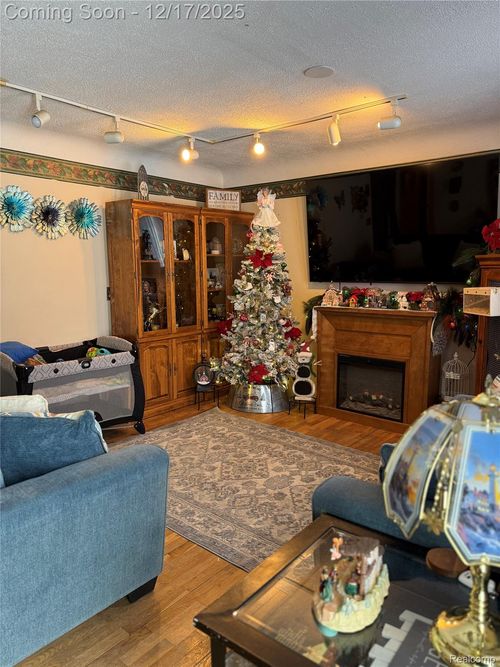 766 Louisa St, Mount Morris, MI, 48458-1735 | Card Image