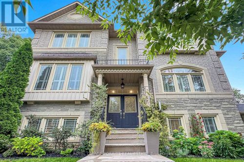 2 Granite Crt, Etobicoke, ON, M8V4A4 | Card Image