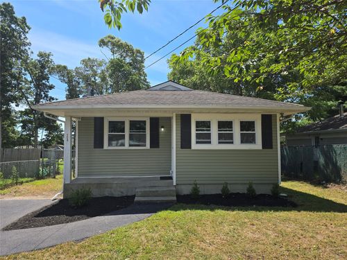 124 Eleanor Ave, Mastic, NY, 11950-5221 | Card Image