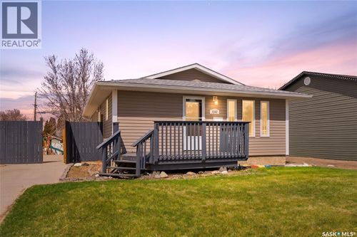 1542 Vaughan St, Moose Jaw, SK, S6H6S8 | Card Image