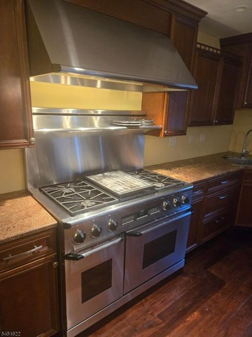 14 Larch St, Carteret, NJ, 07008-2450 | Card Image