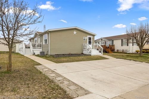 24702 Manchester Dr, Flat Rock, MI, 48134-1889 | Card Image