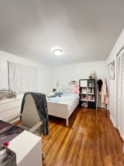 a-221 67th Ave, Oakland Gardens, NY, 11364-2628 | Card Image
