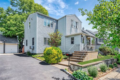 211 Saint Marks Pl, East Meadow, NY, 11554-1802 | Card Image