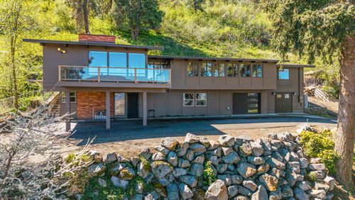 1215 Lakeshore Dr, Klamath Falls, OR, 97601-9103 | Card Image