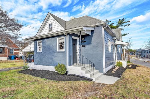 3203 Roundhill Ave Nw, Roanoke, VA, 24012-4311 | Card Image