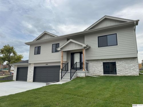 21501 Old Coach Rd, Elkhorn, NE, 68022-1038 | Card Image