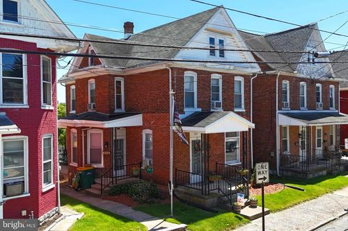 233 Cleveland Ave, WAYNESBORO, PA, 17268-1924 | Card Image