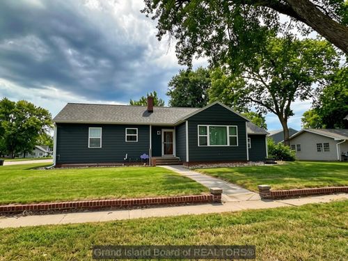 110 W 11th St, Wood River, NE, 68883-9182 | Card Image