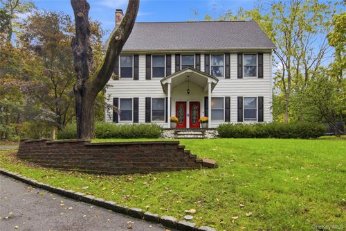 209 Old Town Rd, East Setauket, NY, 11733-2670 | Card Image