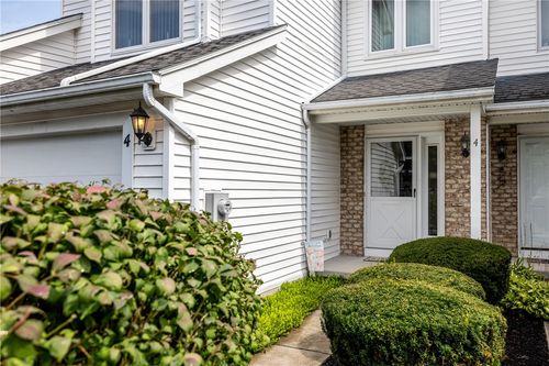 4 Triton Ct, Fairport, NY, 14450-9011 | Card Image