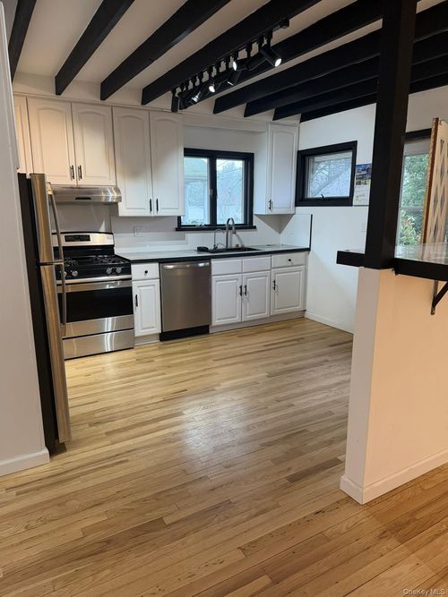 19 7th St, Bayville, NY, 11709-2430 | Card Image