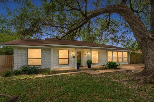 8102 Shadowood Dr, Austin, TX, 78757-7821 | Card Image