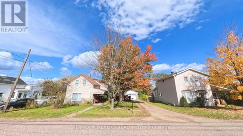 1081 Bronx Street, Pembroke, ON, K8A6G8 | Card Image