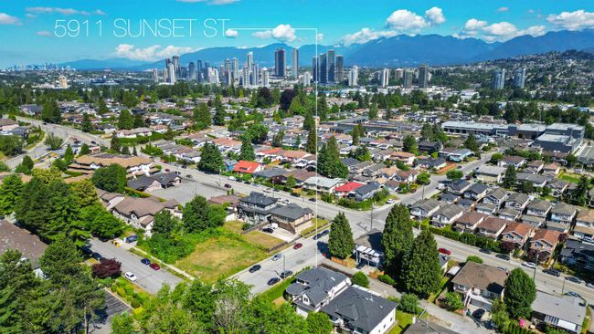 5911 Sunset Street, House other with 5 bedrooms, 3 bathrooms and 4 parking in Burnaby BC | Image 35