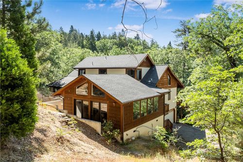 77 Park Dr, Running Springs, CA, 92382-7502 | Card Image