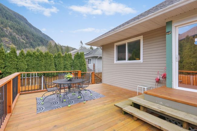 454 Naismith Avenue, House other with 3 bedrooms, 3 bathrooms and 8 parking in Harrison Hot Springs BC | Image 20