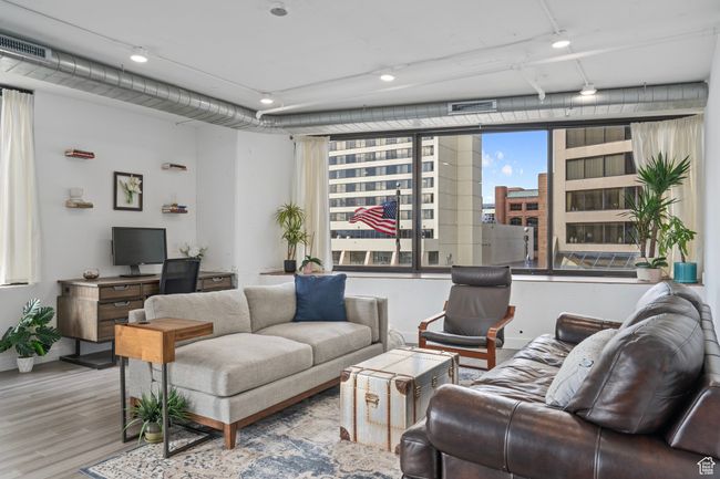 Living room/Office Space. Could also be 3rd bedroom. | Image 20