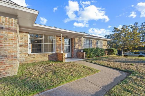 824 S Lillis Ln, Denison, TX, 75020-3918 | Card Image