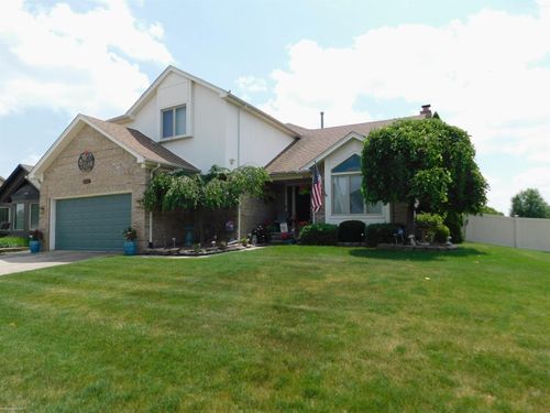 16448 Trailway Dr, Macomb, MI, 48042-5793 | Card Image